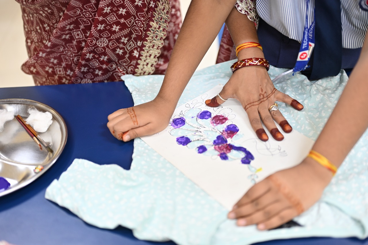 Green Threads: Mom and Me – Paint a Tee